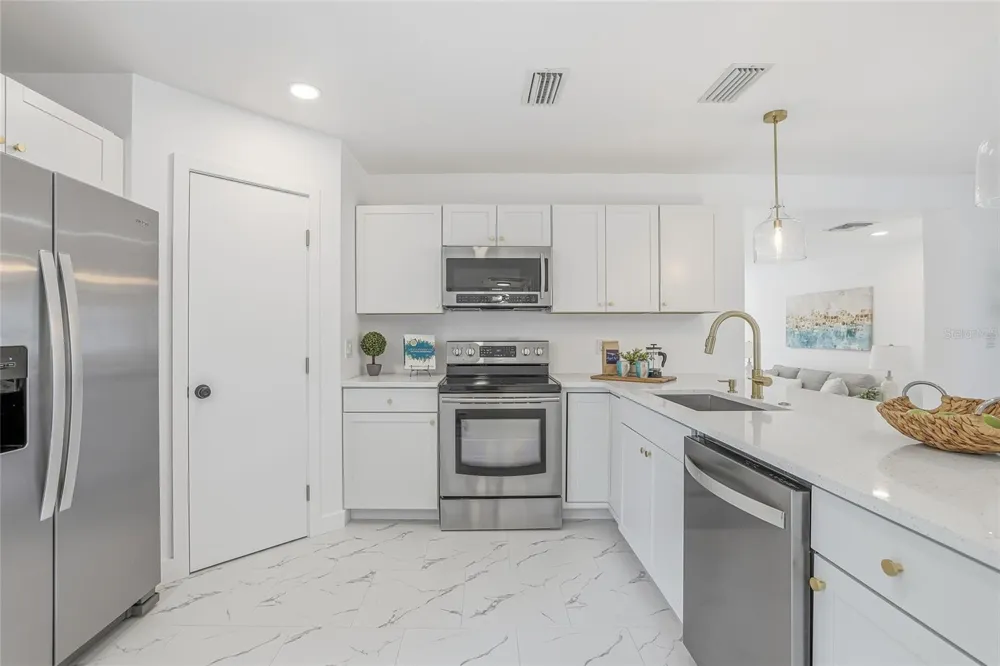 4095 LOCUST STREET NE St Petersburg, FL 33703