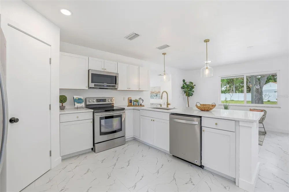4095 LOCUST STREET NE St Petersburg, FL 33703