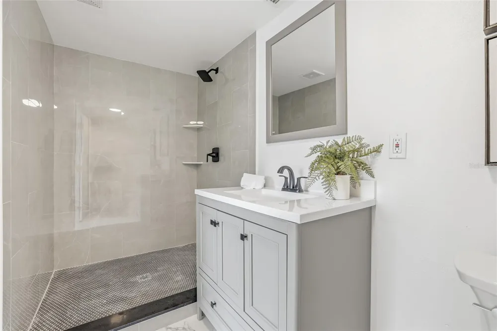 4095 LOCUST STREET NE St Petersburg, FL 33703