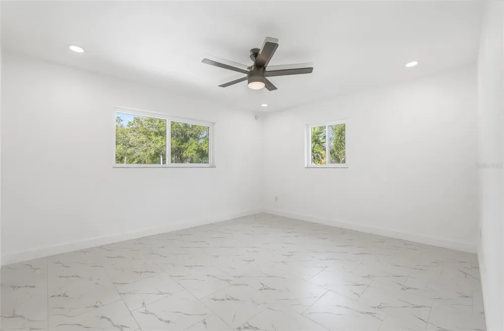 4095 LOCUST STREET NE St Petersburg, FL 33703