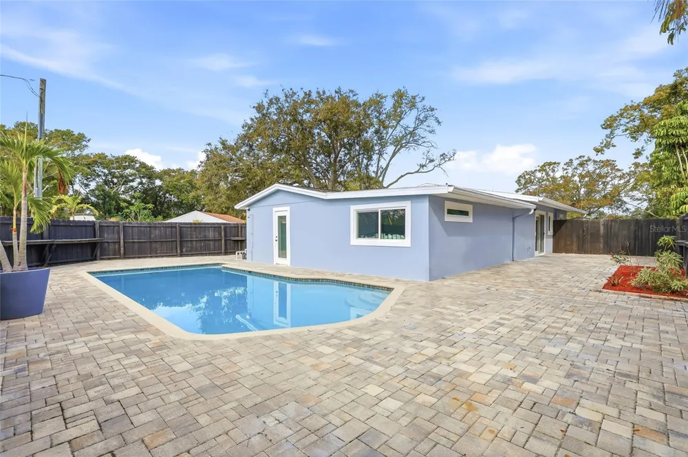 4095 LOCUST STREET NE St Petersburg, FL 33703