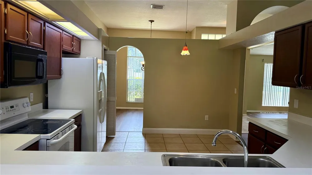 9917 COLONNADE DRIVE Tampa, FL 33647