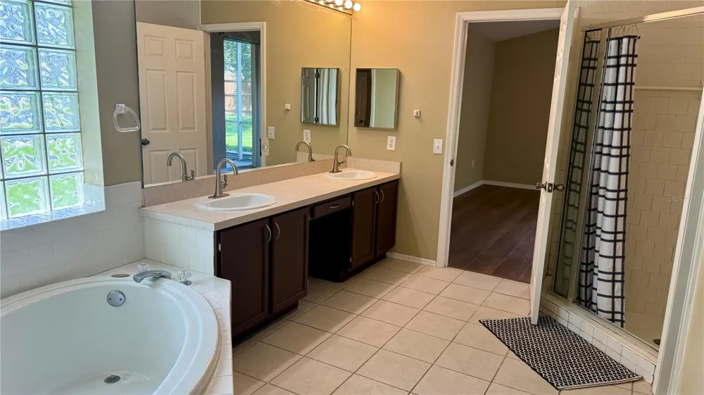 9917 COLONNADE DRIVE Tampa, FL 33647