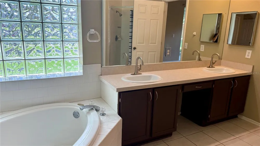 9917 COLONNADE DRIVE Tampa, FL 33647