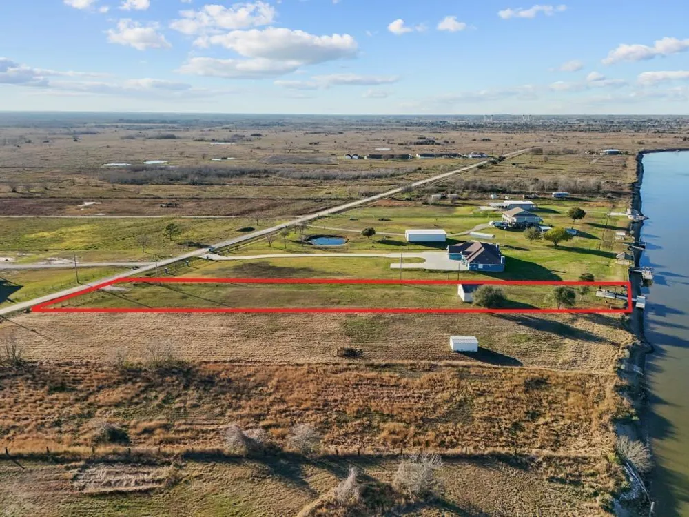 9850 S Redfish Drive Hitchcock, TX 77563