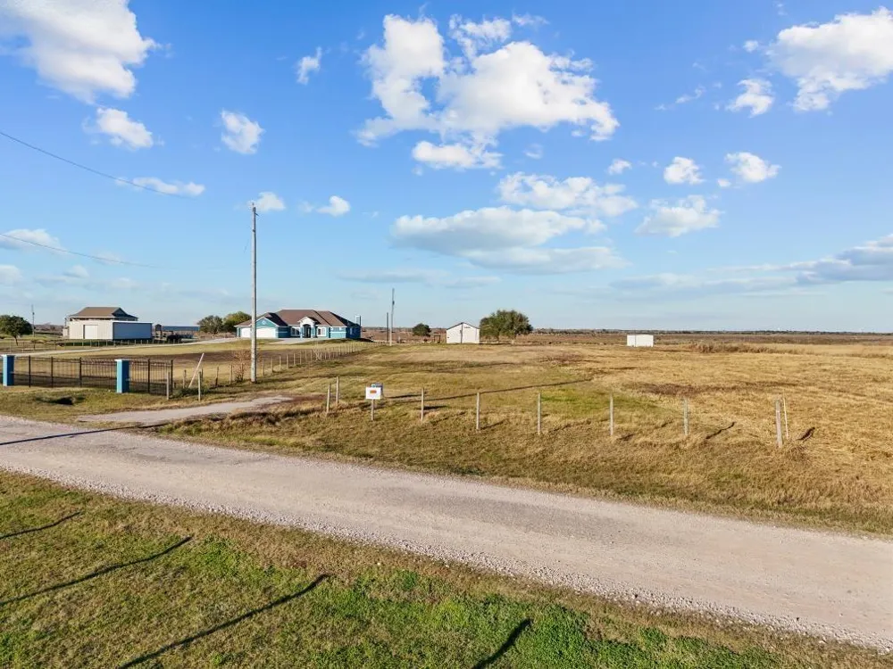 9850 S Redfish Drive Hitchcock, TX 77563