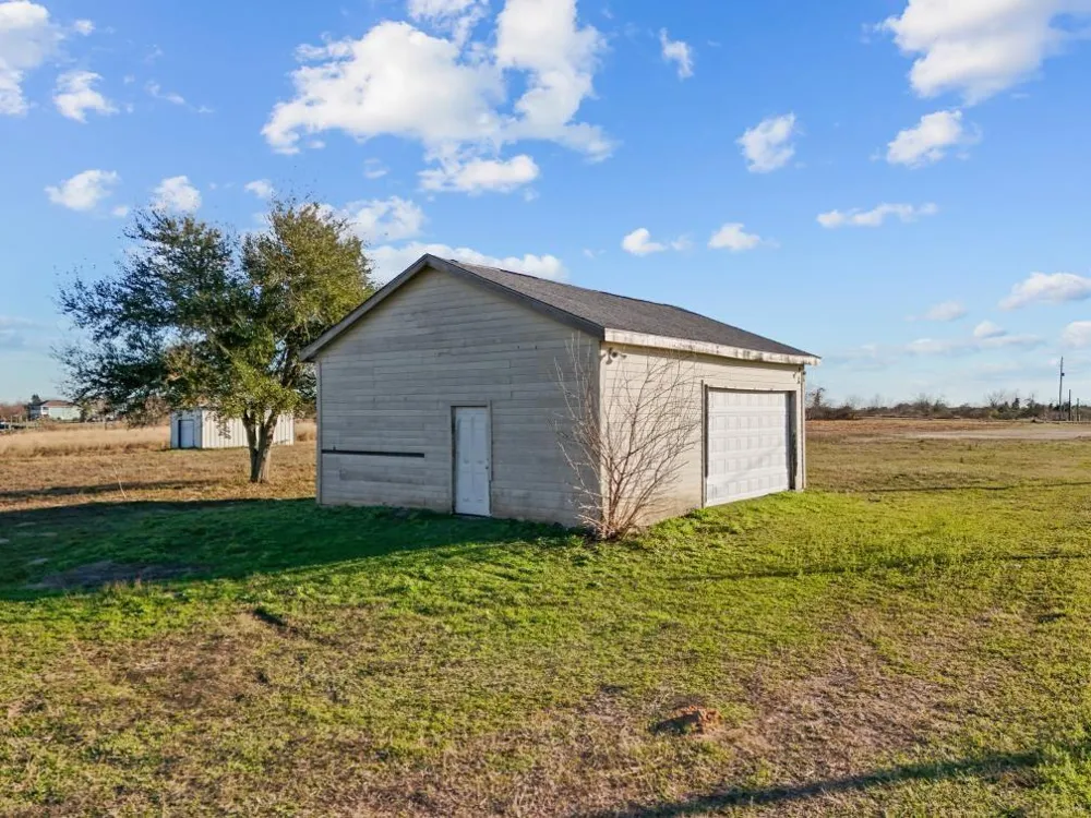 9850 S Redfish Drive Hitchcock, TX 77563