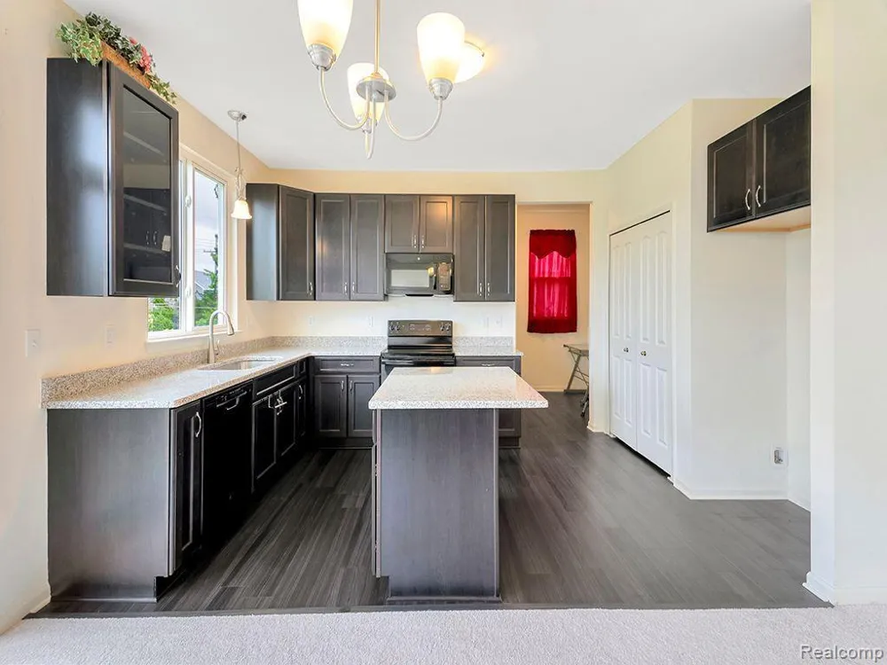 113 WAINWRIGHT Novi City, MI 48377