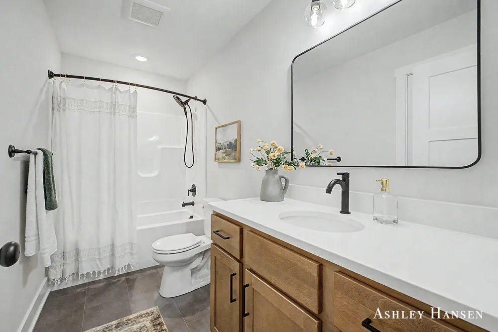125 Chase NW Kent City, MI 49330