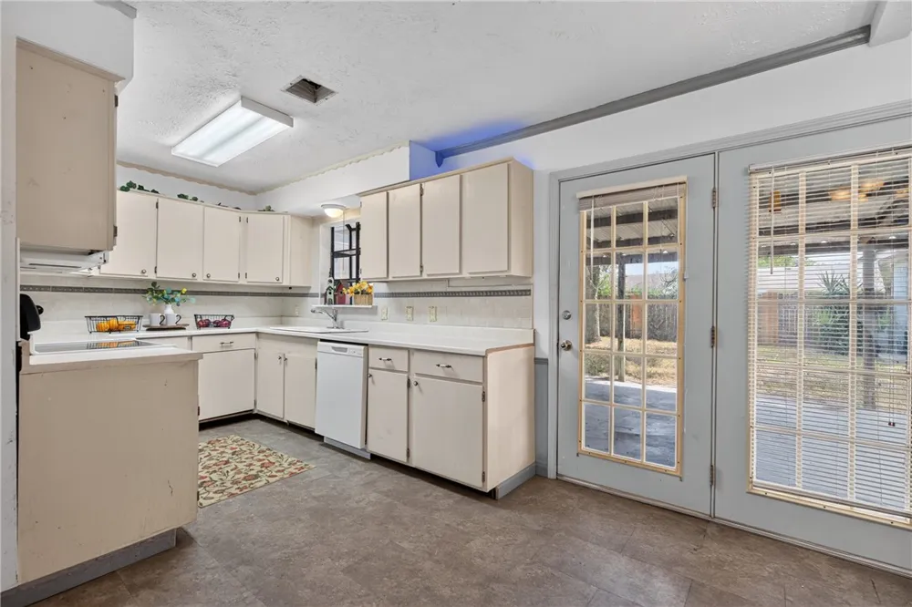 6405 Beechwood Drive Corpus Christi, TX 78412