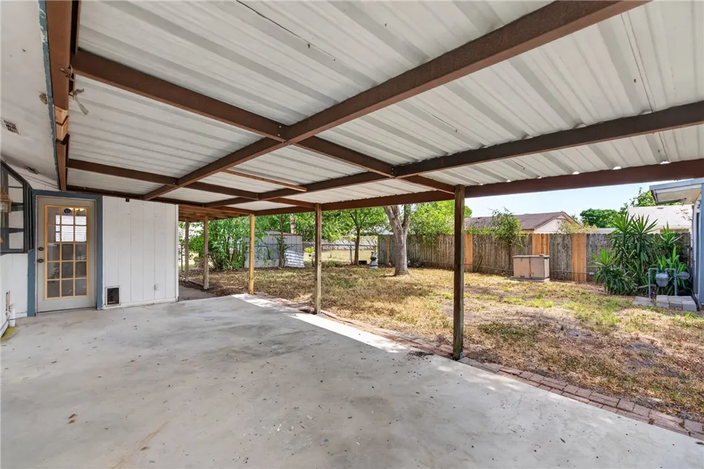 6405 Beechwood Drive Corpus Christi, TX 78412