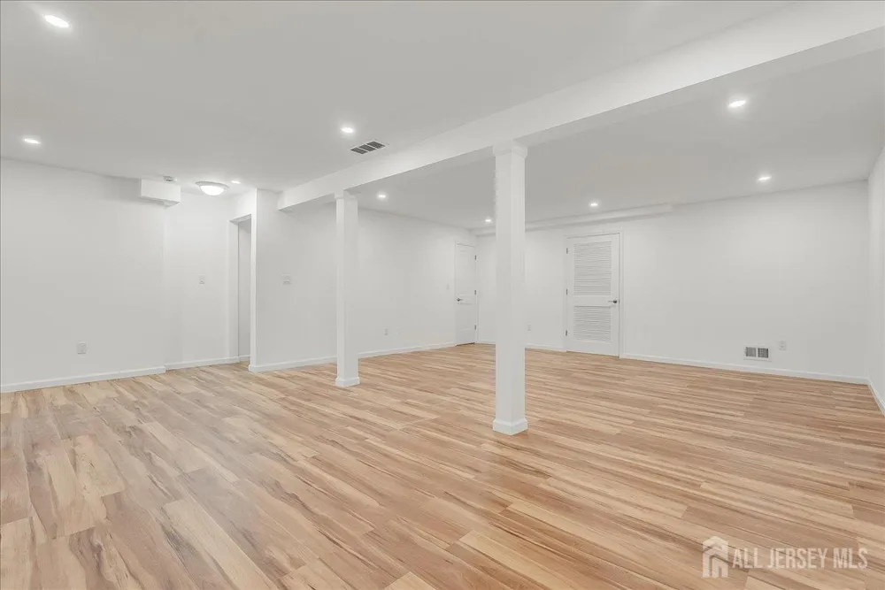 131 Beverly Hill Terrace Woodbridge Proper, NJ 07095