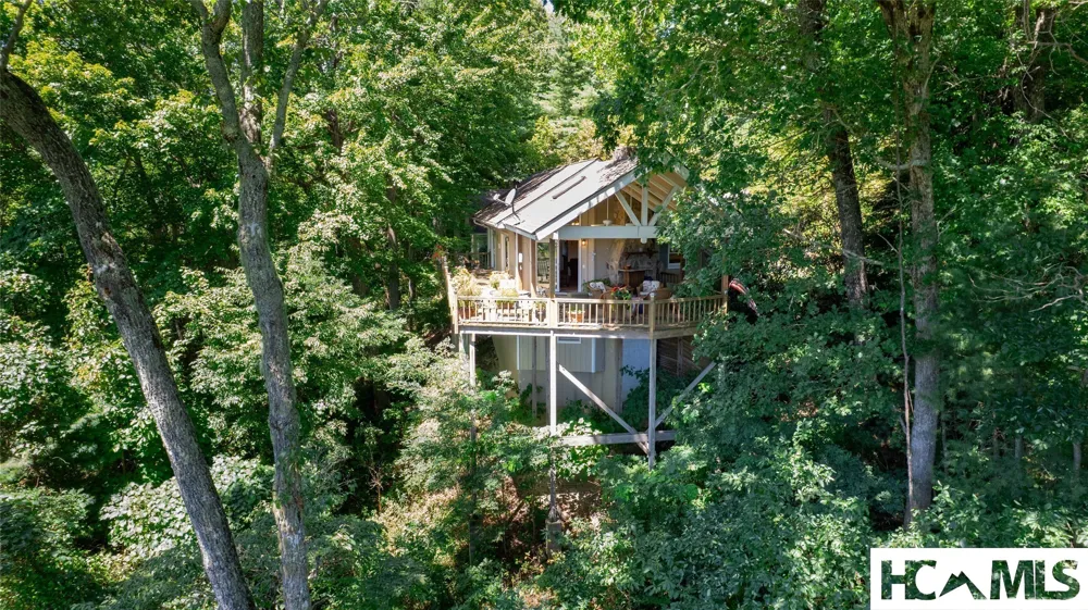 409 Crescent Moon Lane Cashiers, NC 28717