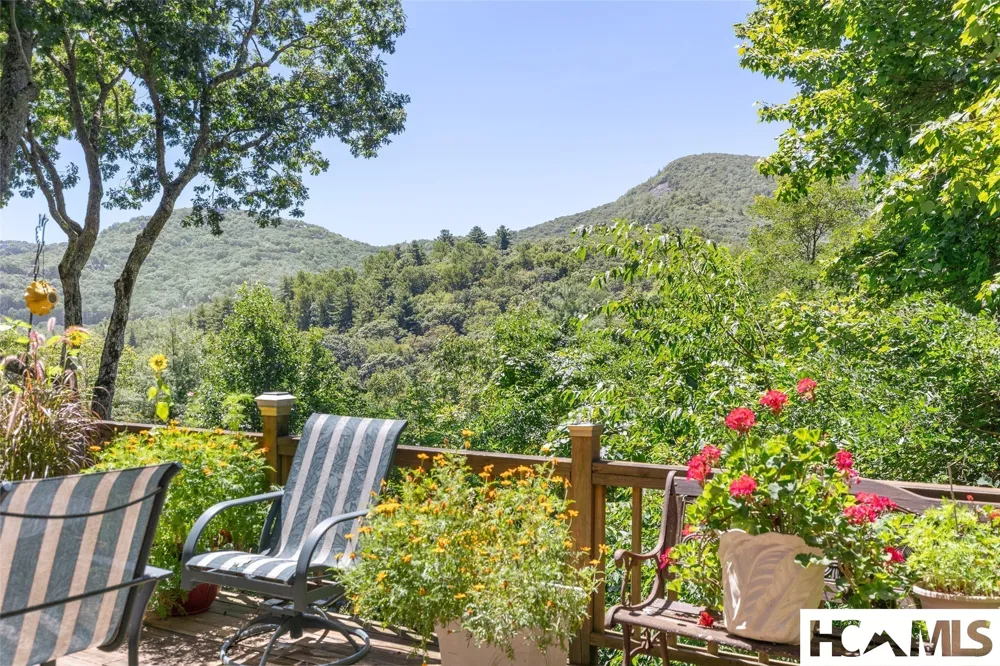 409 Crescent Moon Lane Cashiers, NC 28717
