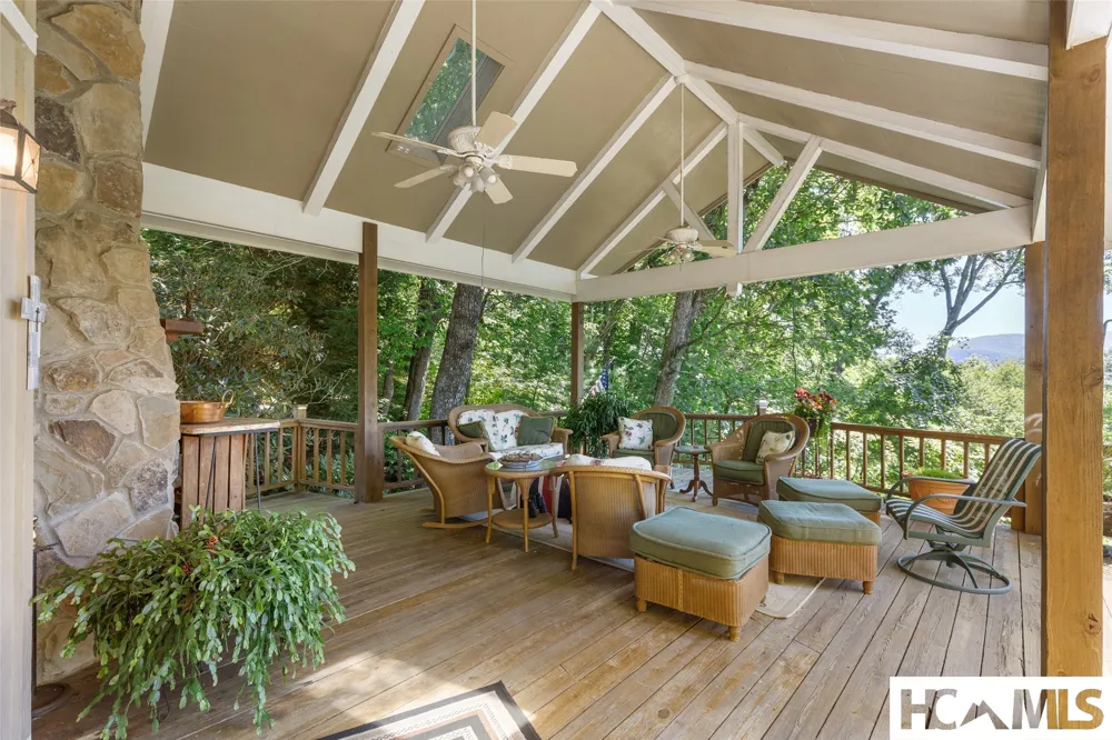 409 Crescent Moon Lane Cashiers, NC 28717