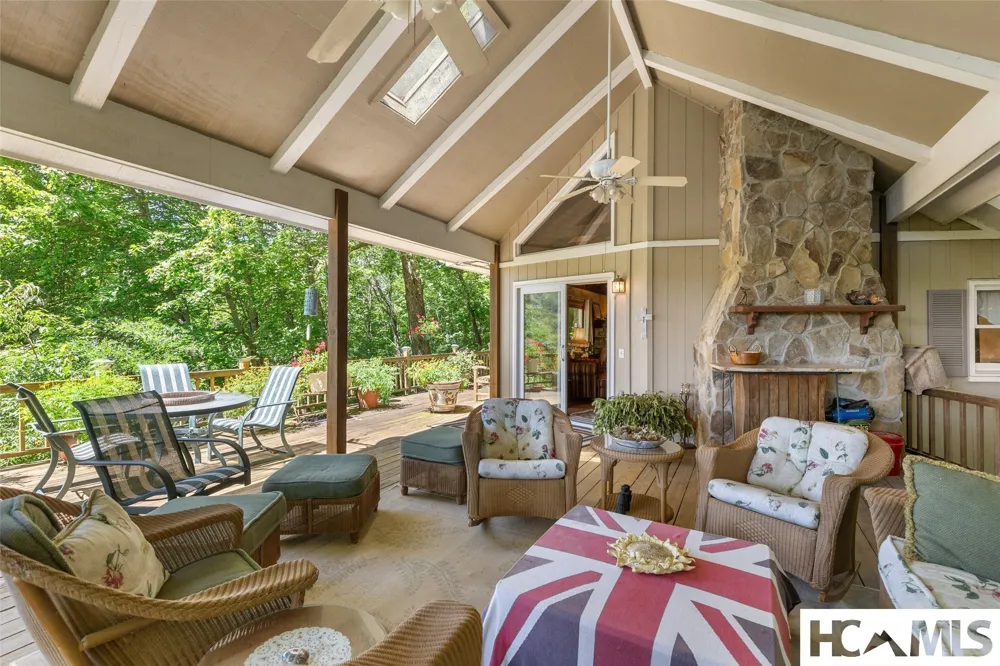 409 Crescent Moon Lane Cashiers, NC 28717