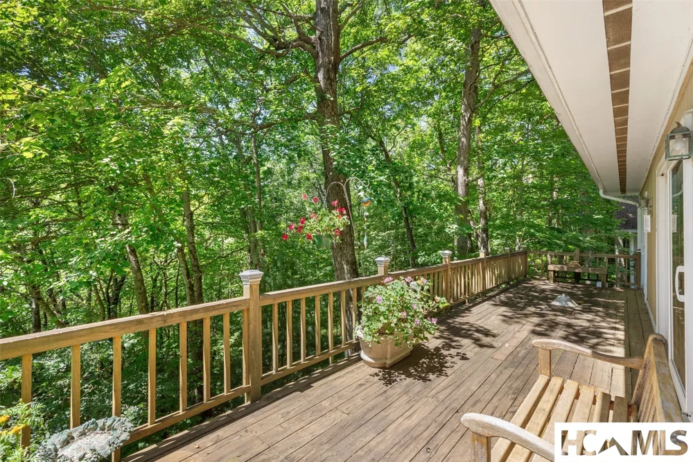 409 Crescent Moon Lane Cashiers, NC 28717