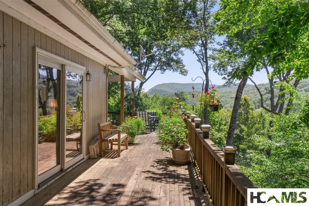 409 Crescent Moon Lane Cashiers, NC 28717