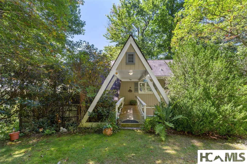 409 Crescent Moon Lane Cashiers, NC 28717