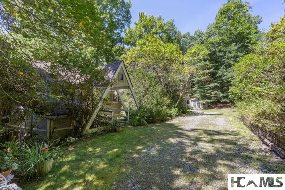 409 Crescent Moon Lane Cashiers, NC 28717