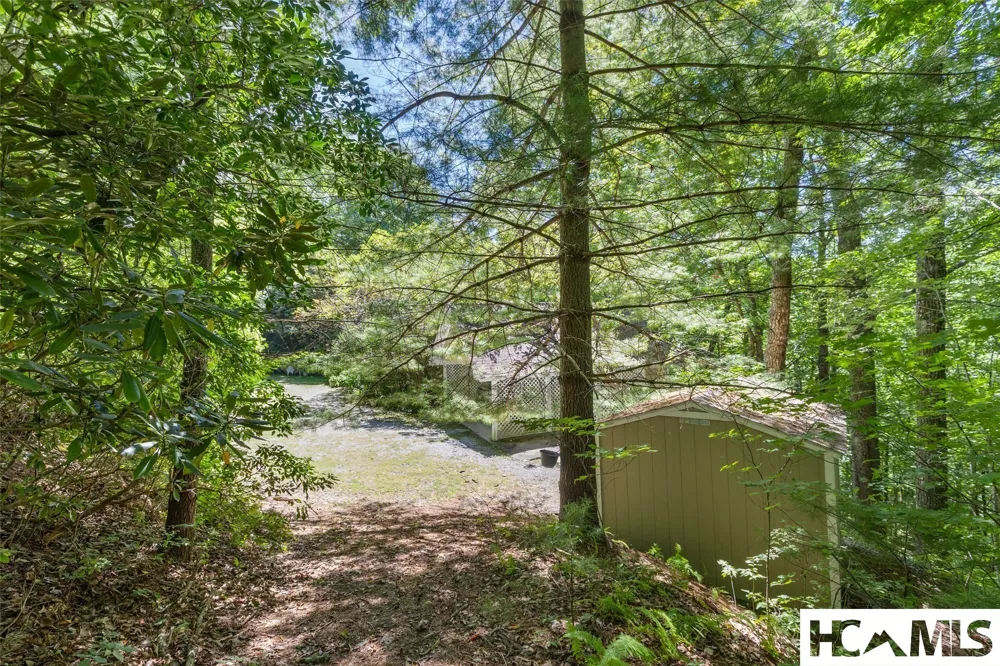409 Crescent Moon Lane Cashiers, NC 28717