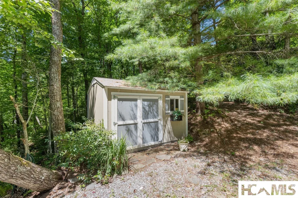 409 Crescent Moon Lane Cashiers, NC 28717