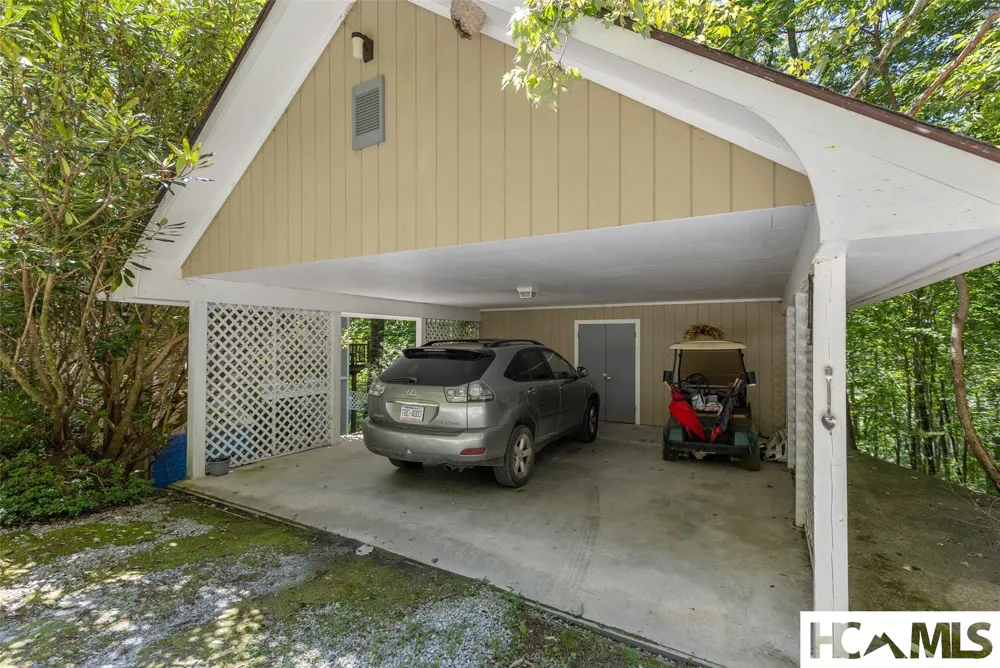 409 Crescent Moon Lane Cashiers, NC 28717
