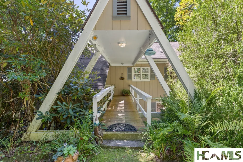 409 Crescent Moon Lane Cashiers, NC 28717