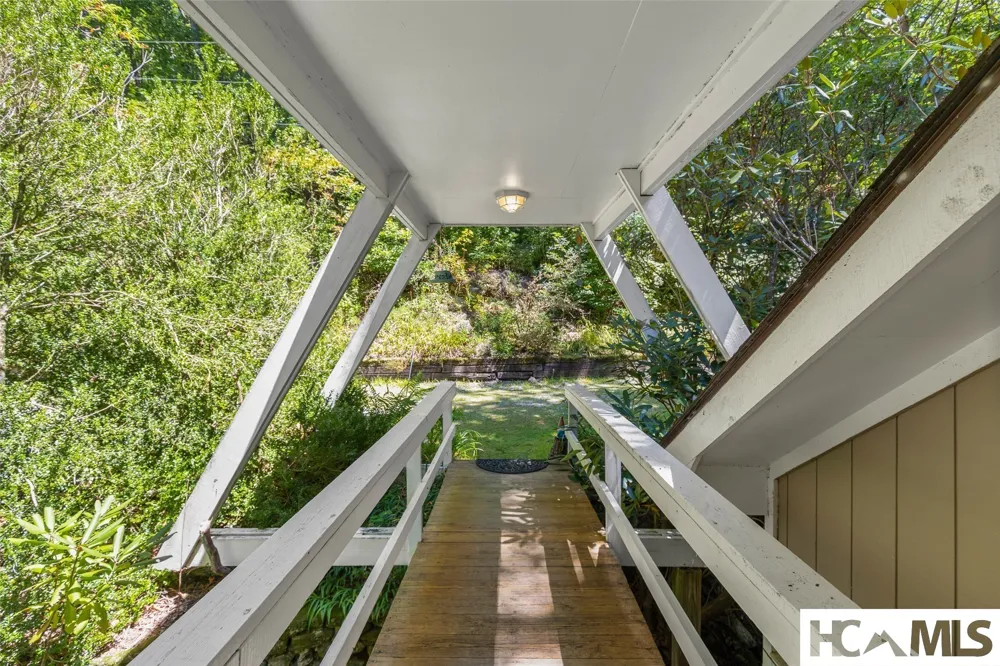 409 Crescent Moon Lane Cashiers, NC 28717