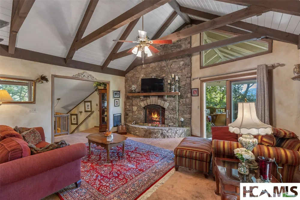 409 Crescent Moon Lane Cashiers, NC 28717