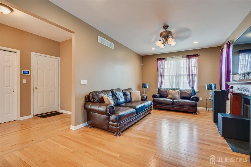 103 Timberhill Drive Franklin Twsp, NJ 08823