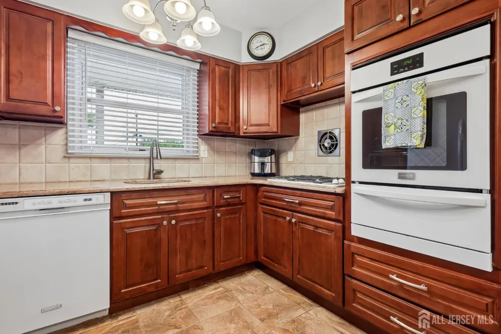 55 Lench Avenue Edison, NJ 08820