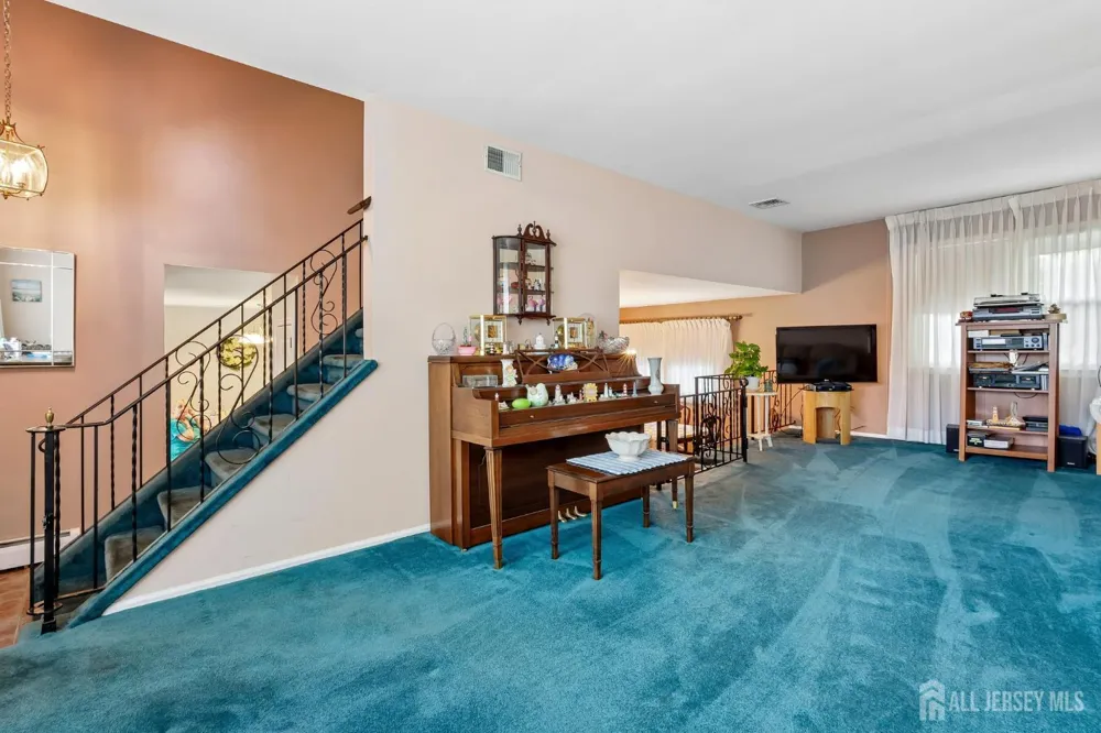 55 Lench Avenue Edison, NJ 08820