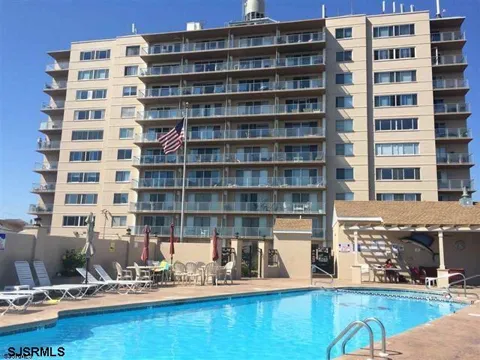 6101 Monmouth