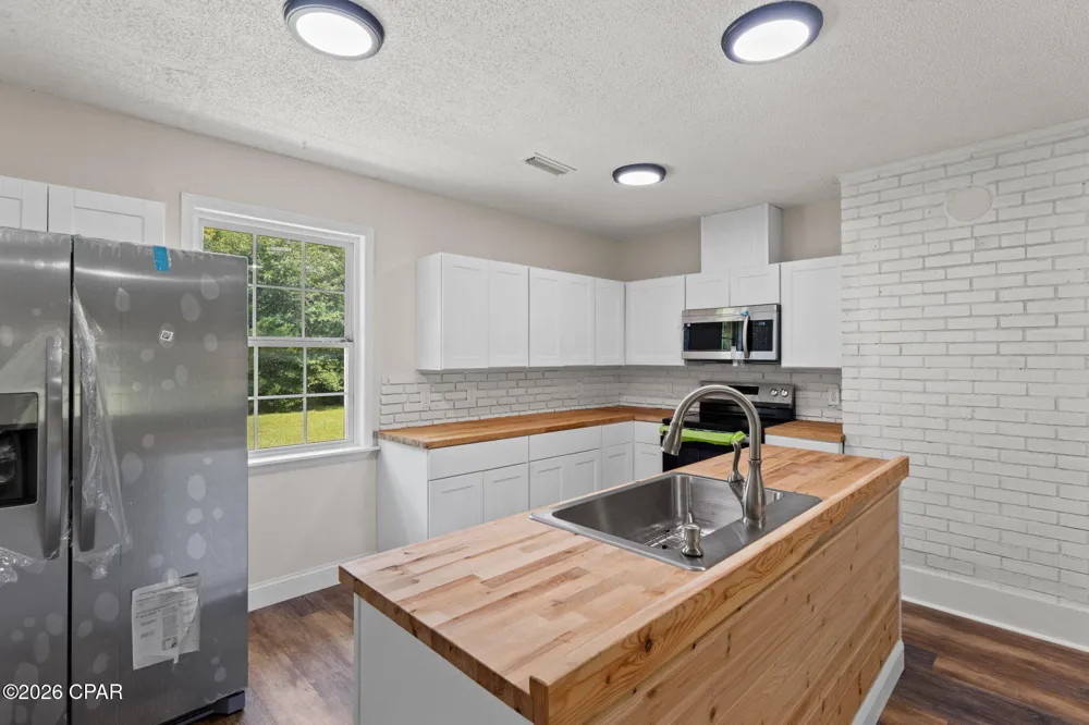 5953 Deerwood Drive Malone, FL 32445