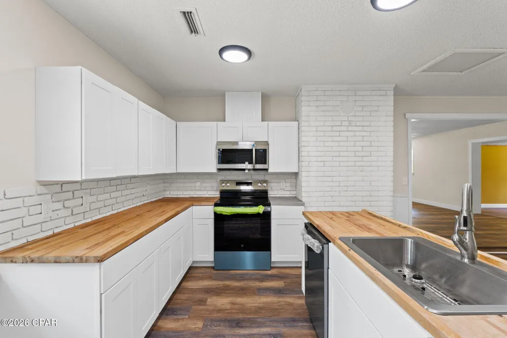 5953 Deerwood Drive Malone, FL 32445