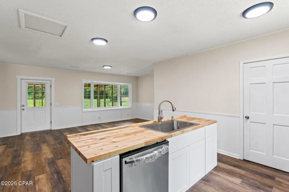 5953 Deerwood Drive Malone, FL 32445