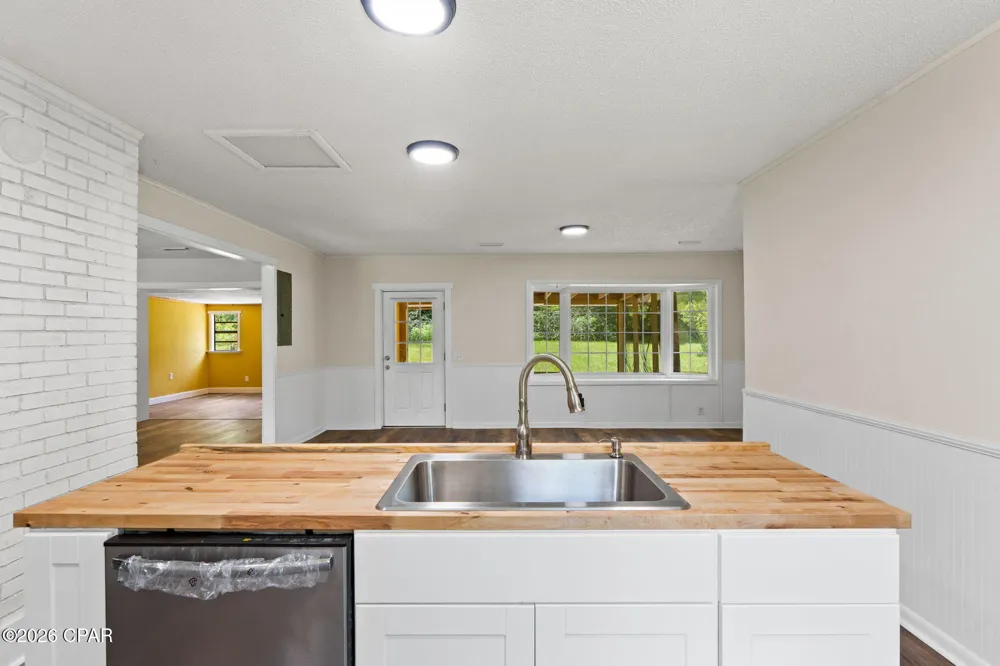 5953 Deerwood Drive Malone, FL 32445