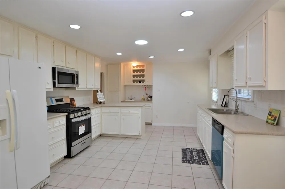 2135 Bissonnet Street Houston, TX 77005