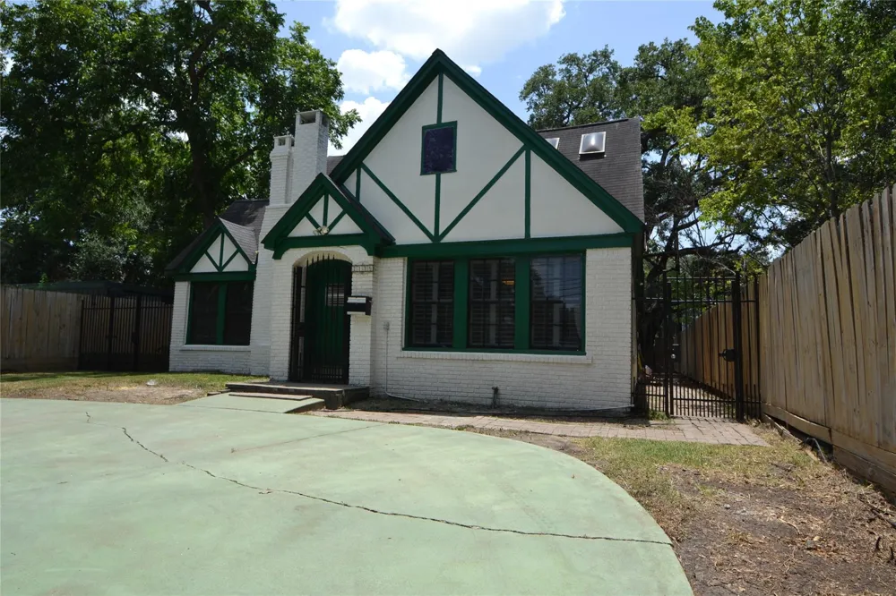 2135 Bissonnet Street Houston, TX 77005