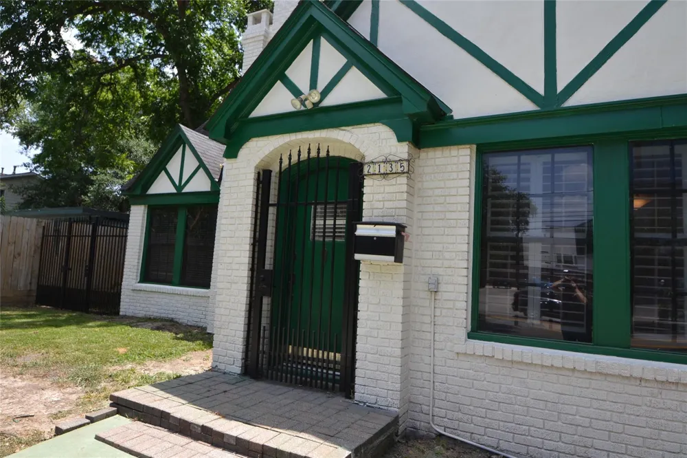 2135 Bissonnet Street Houston, TX 77005