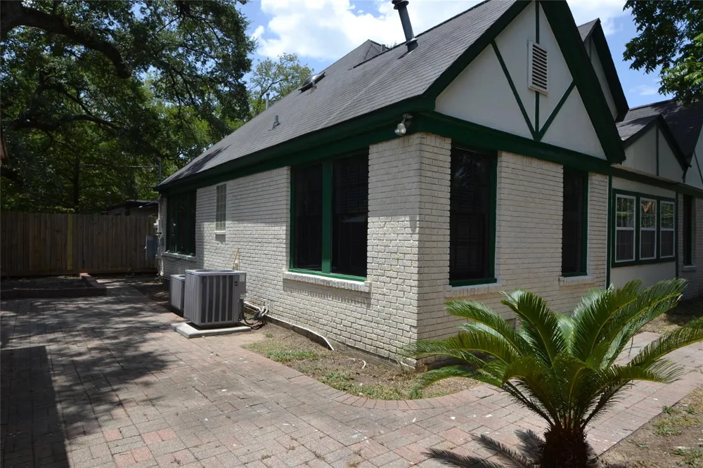 2135 Bissonnet Street Houston, TX 77005