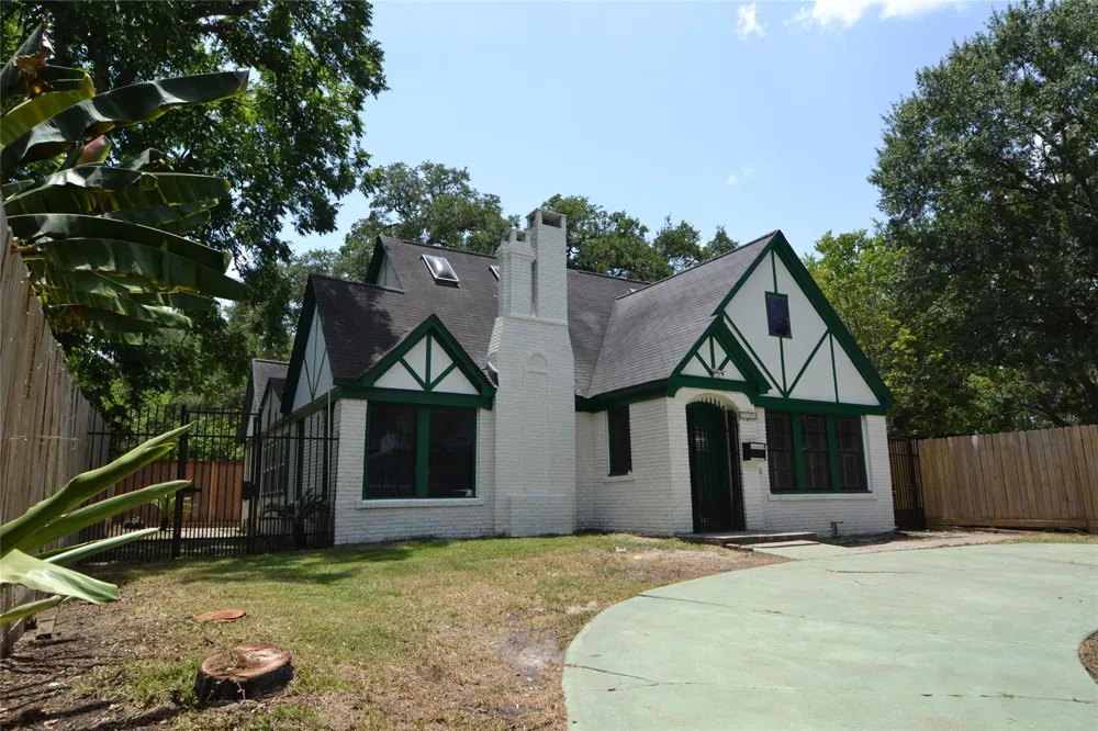 2135 Bissonnet Street Houston, TX 77005