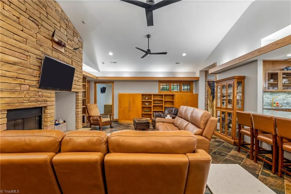 381 Hunters Point Lexington, NC 27295