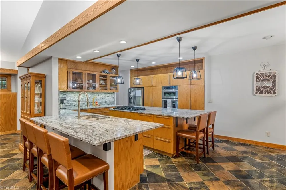 381 Hunters Point Lexington, NC 27295