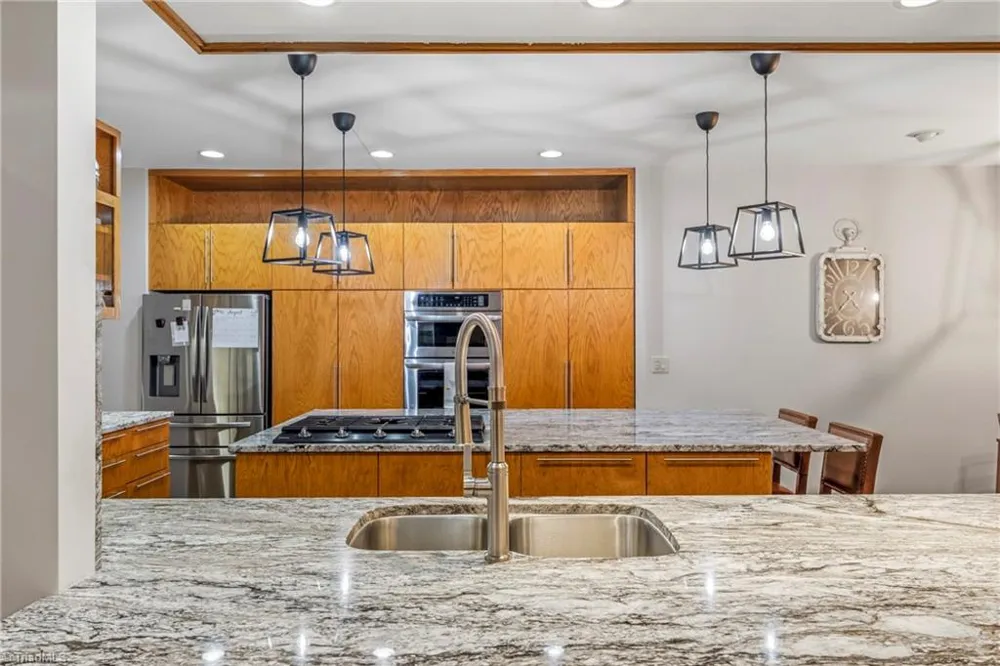 381 Hunters Point Lexington, NC 27295