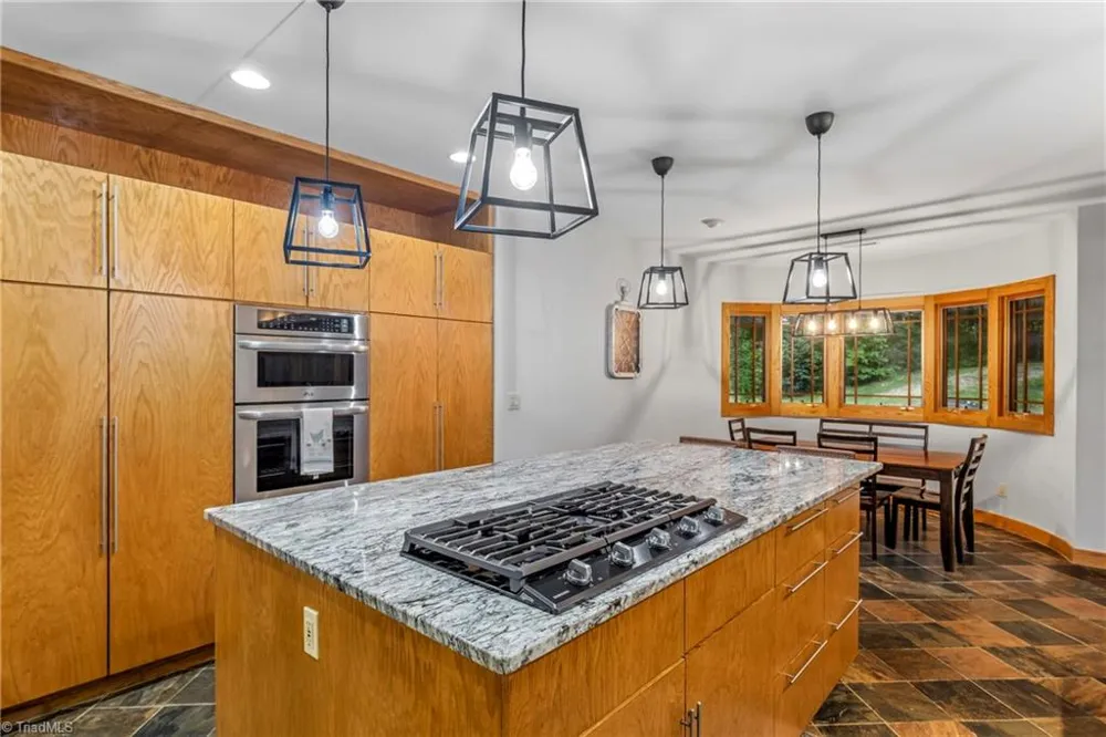 381 Hunters Point Lexington, NC 27295