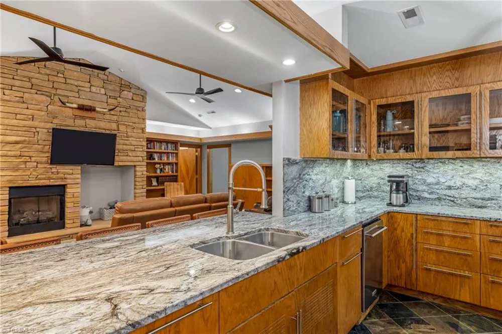 381 Hunters Point Lexington, NC 27295