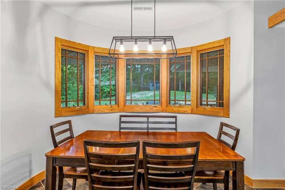 381 Hunters Point Lexington, NC 27295