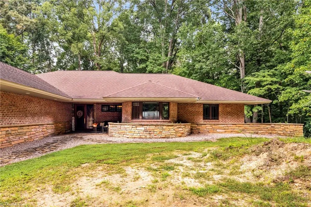 381 Hunters Point Lexington, NC 27295